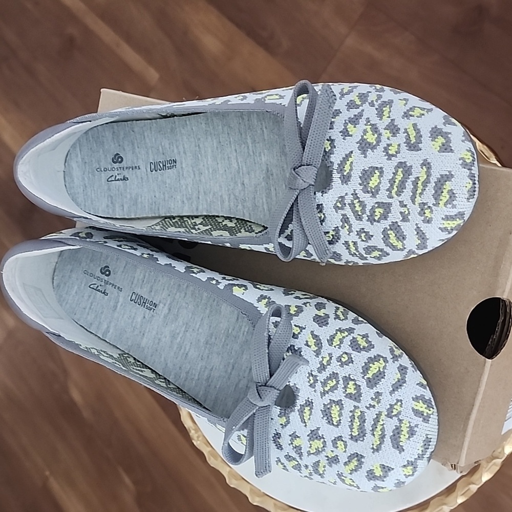Clarks Women's Gray and Yellow Pattern Flats - Picture 2 of 10